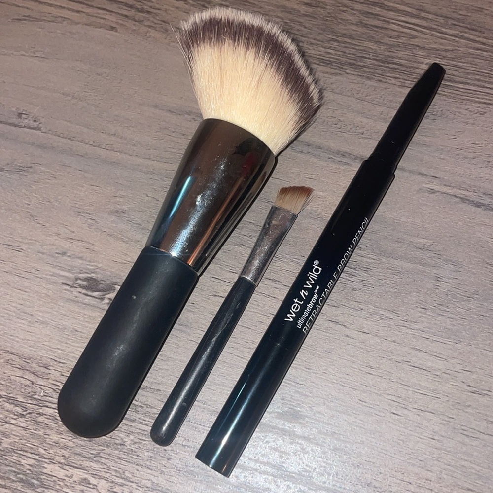 Wet n Wild Retractable Brow Pencil in Taupe + 2 Makeup Brushes